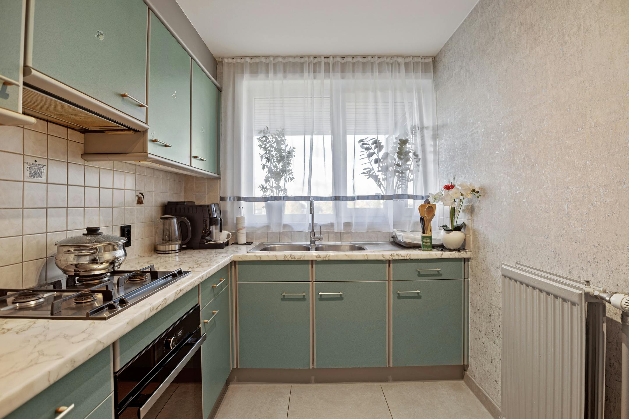 Recent gerenoveerd, gemeubeld 2 slaapkamer appartement in Roeselare! foto 5