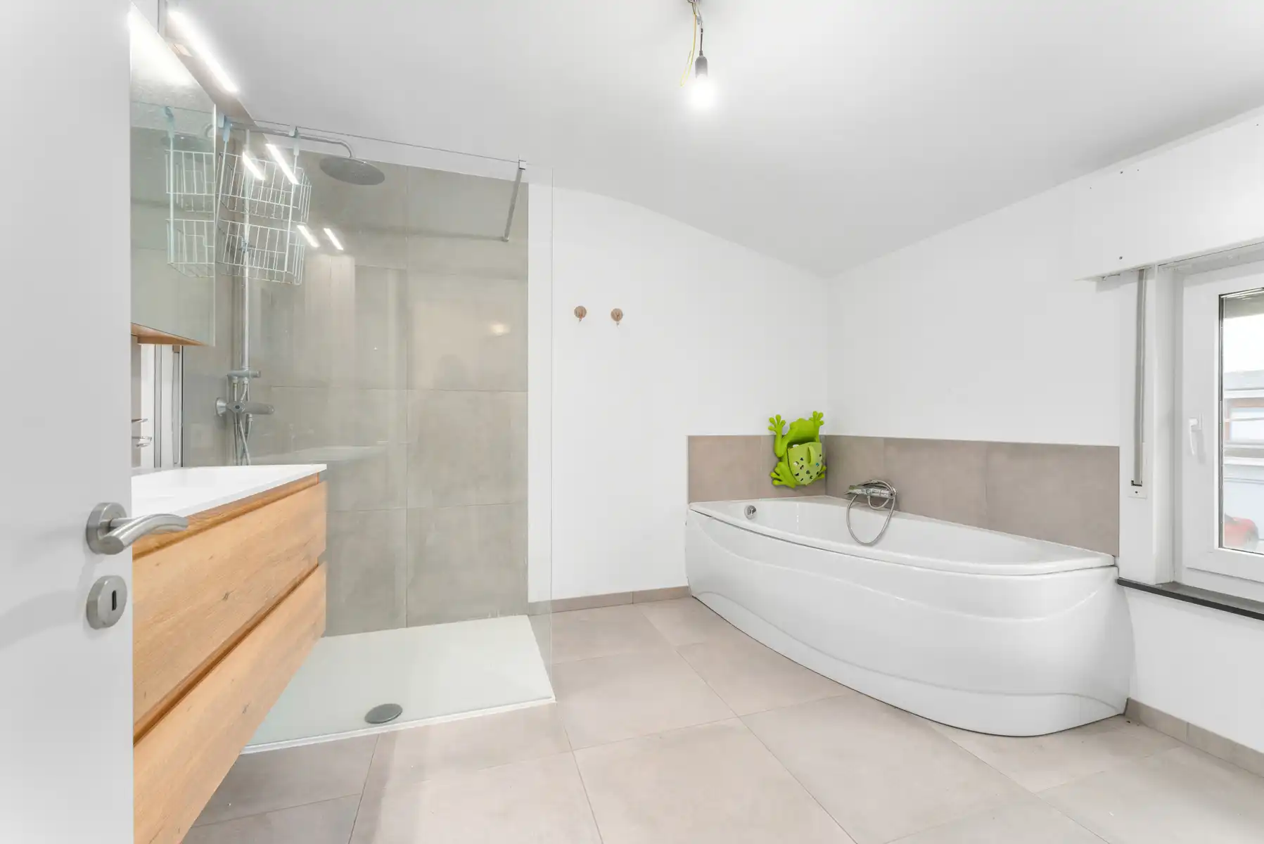 Instapklare woning met 3 slpk, garage en tuin op 256 m²  foto 5