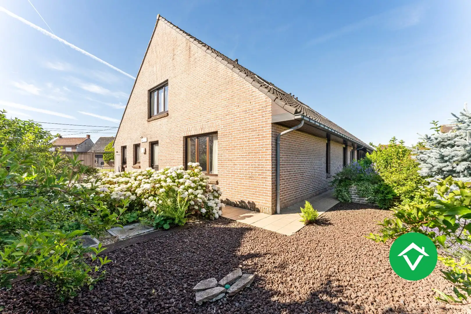Stevige woning op gunstige ligging met 7 slaapkamers, dubbele garage en tuin te Roeselare foto 19