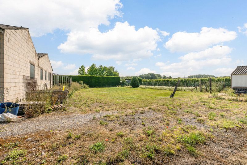 Gelijkvloerse woning met grote loods achteraan op 25are foto 35