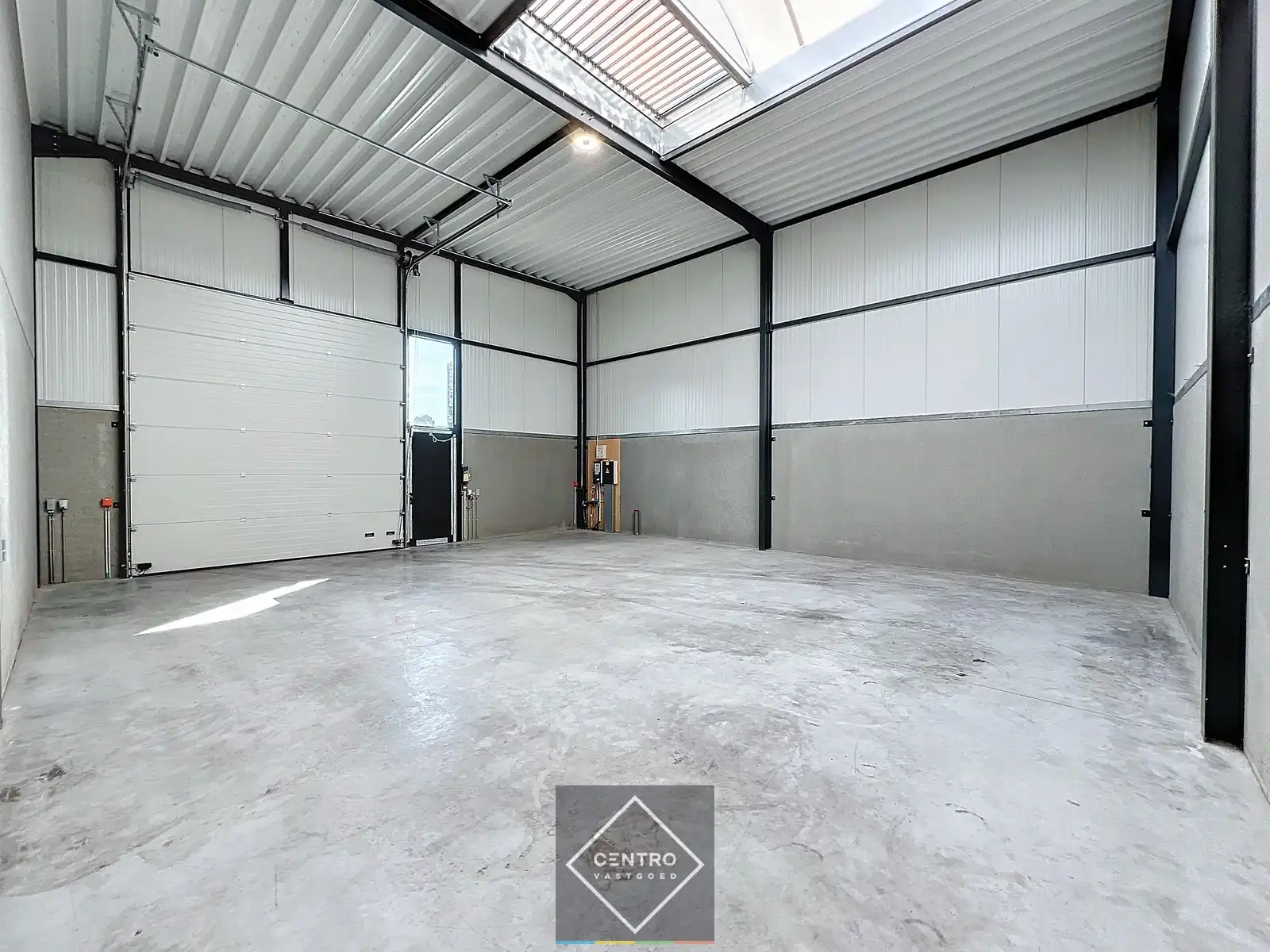 LOODS (132m²) voor OPSLAG inclusief private parkeerplaats voor de deur en vrije hoogte 6m op ambachtelijke zone te Ingelmunster. foto 7