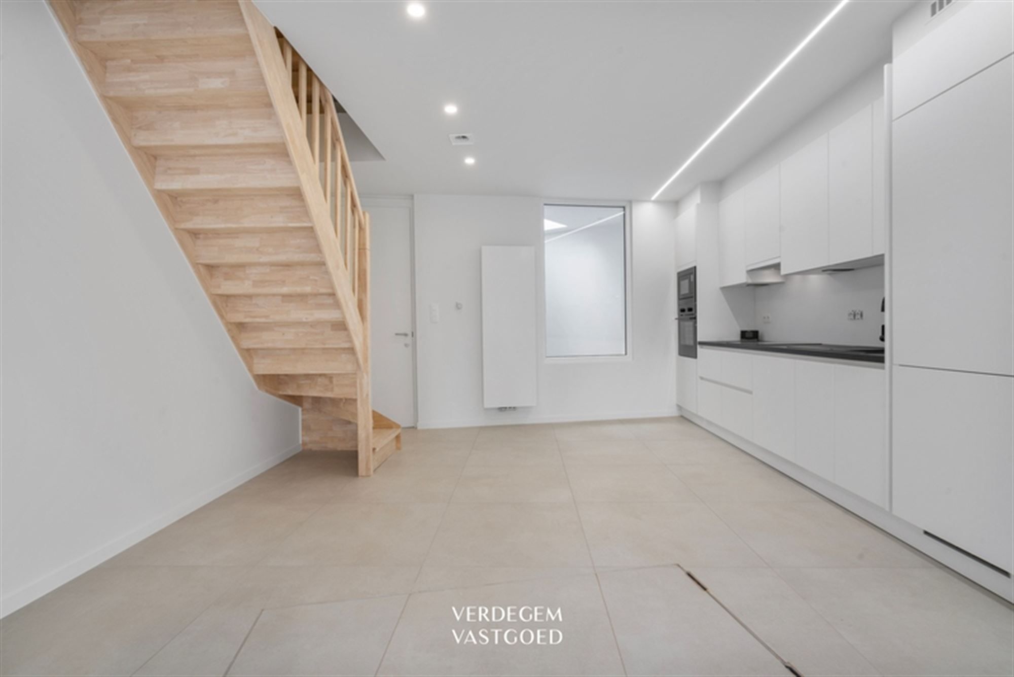 Volledig gerenoveerde woning met 3 slaapkamers, EPC A en buitenplek foto 6
