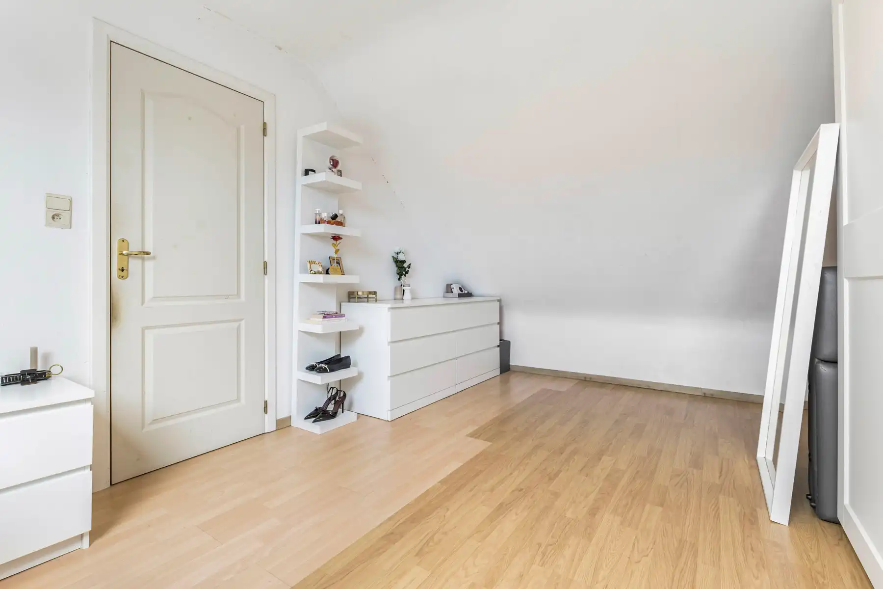 Alleenstaande woning met 4 slaapkamers en tuin foto 18
