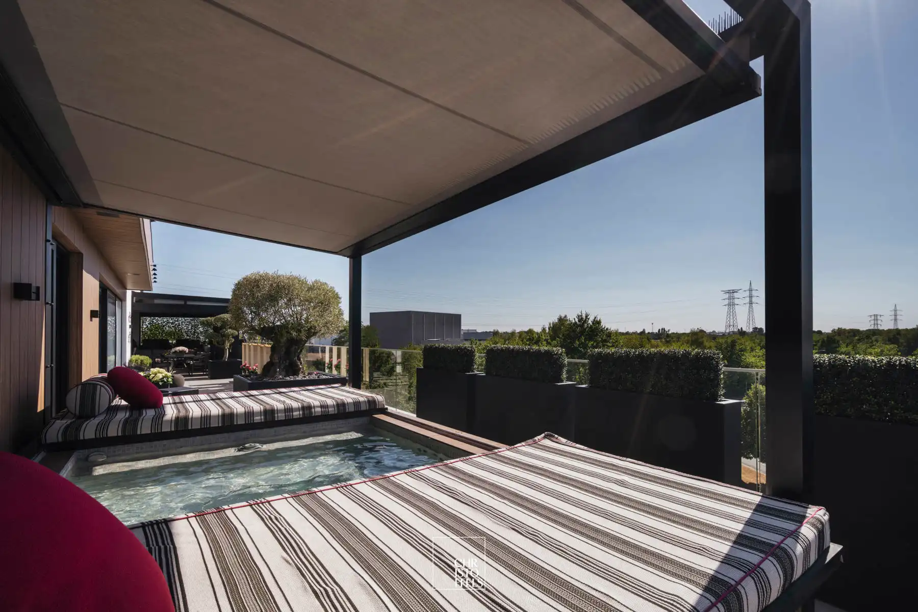 The Penthouse 250 m² ultra high-end woonruimte  89 m² terras met plunge pool foto 7