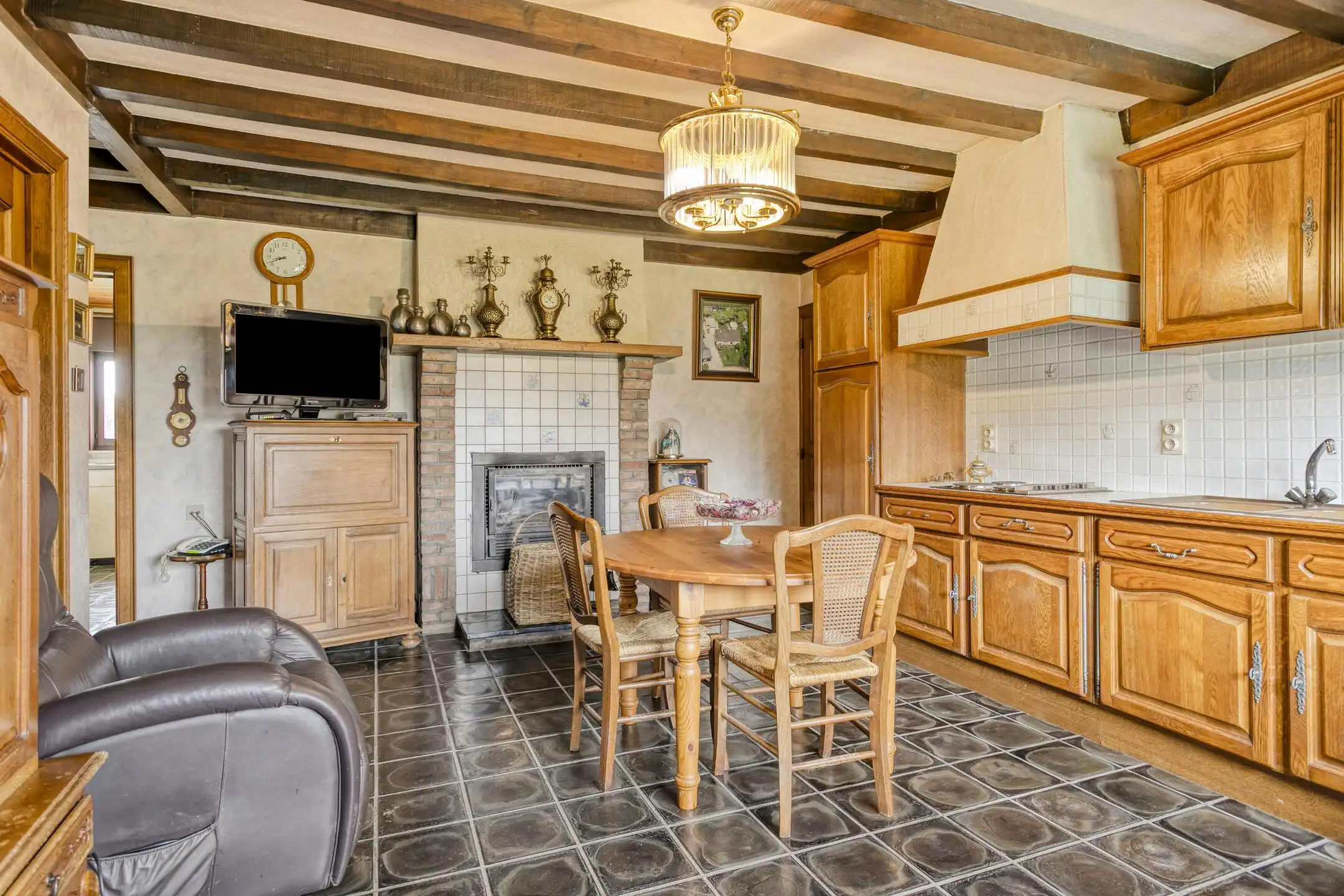 Gelijkvloers huis op ruim perceel te koop in Waregem foto 4