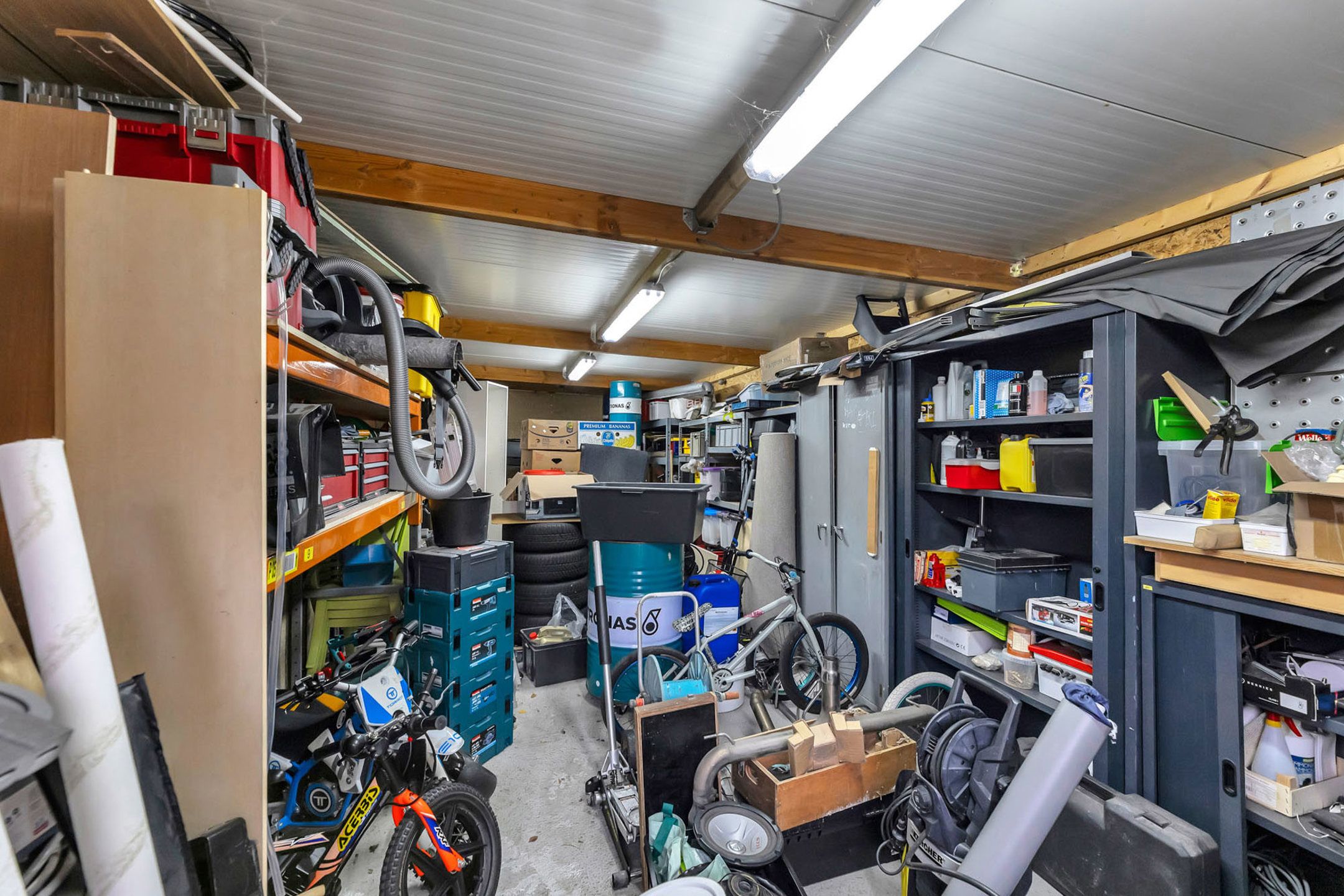 Gesloten bebouwing met 4 slaapkamers en tuin foto 17