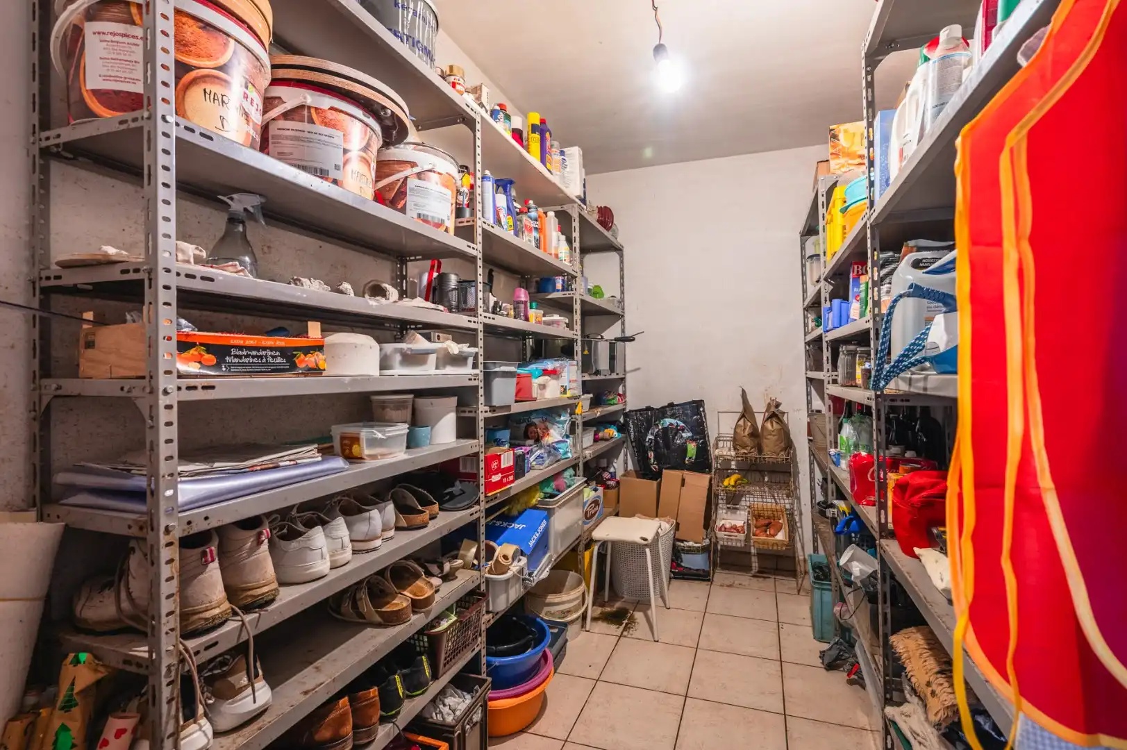 Villa met 6 kamers,  garage, 44 zonnepanelen, en veel ruimte op 810 m² foto 11