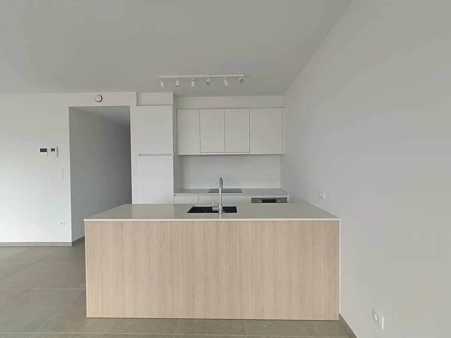 Afgewerkt modelappartement met twee slaapkamers foto 6