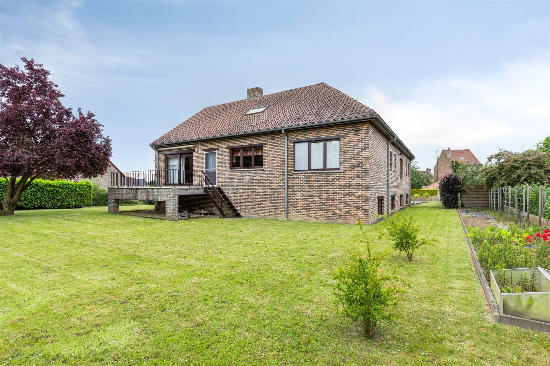 Klassieke & perfect onderhouden villa met veel ruimte op goede locatie foto 2