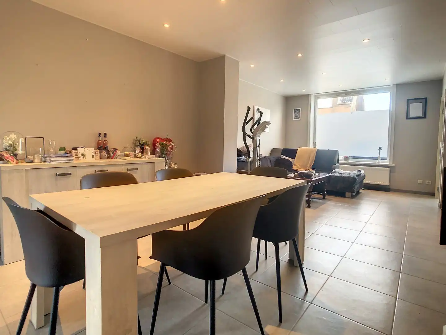 Volledig gerenoveerde woning nabij het centrum van Kortemark foto 2