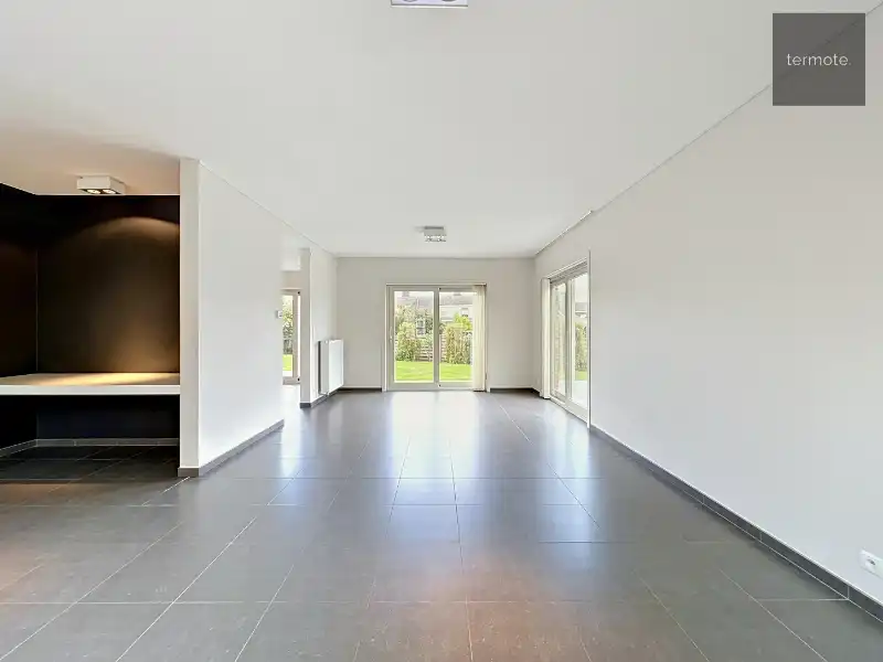 Ruime halfopen woning foto 12