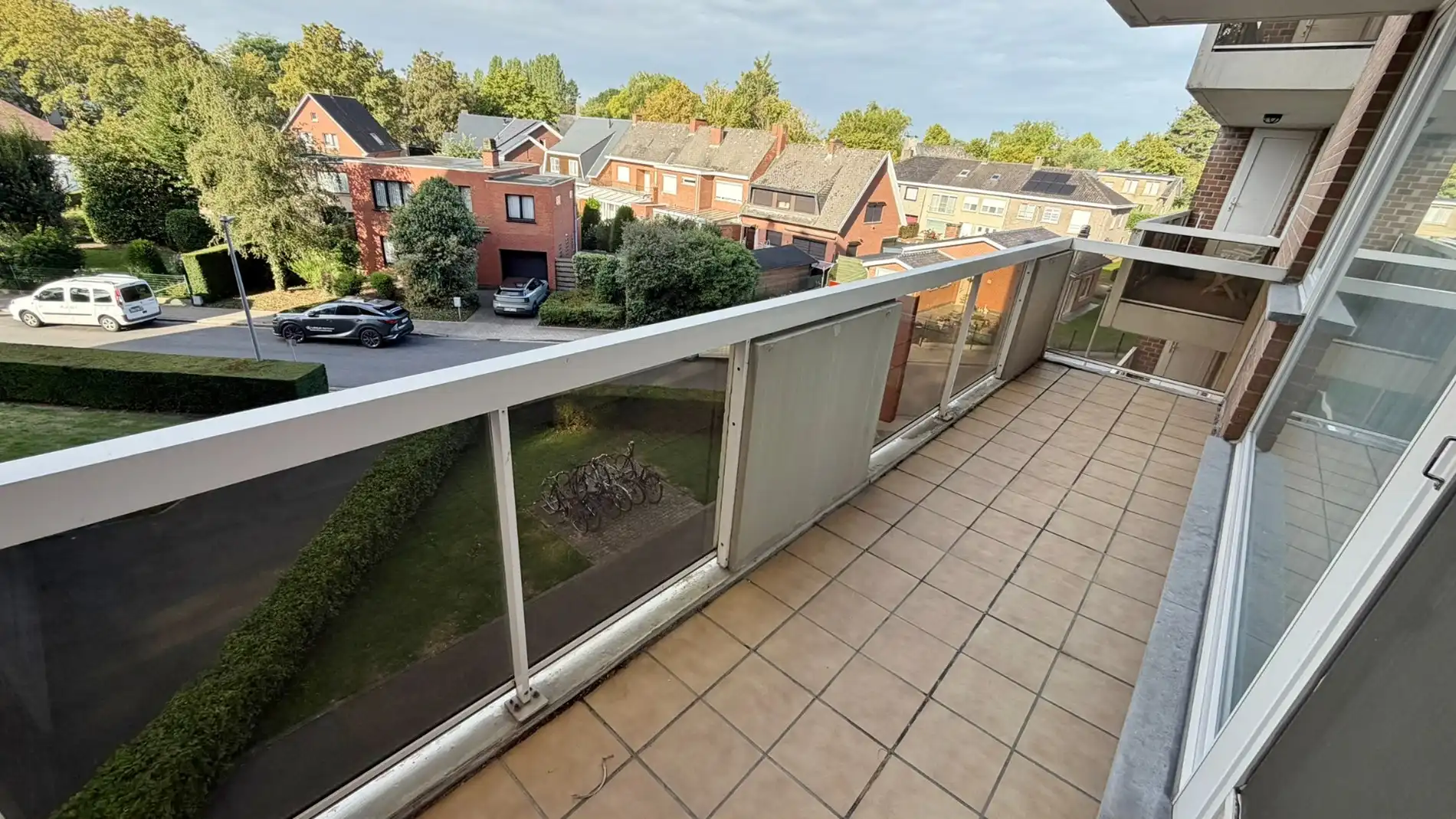 Ruim en lichtrijk appartement met garage, terras en open zicht foto 8