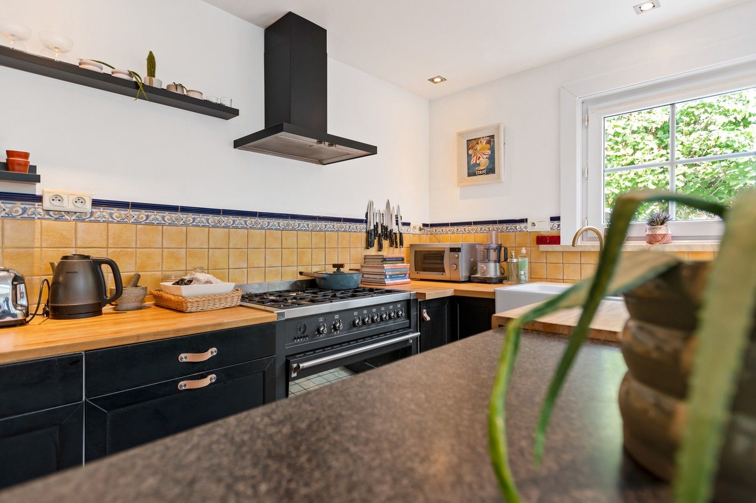 Instapklaar, ruim huis met 4 slaapkamers en tuin te koop in Schoten! foto 8