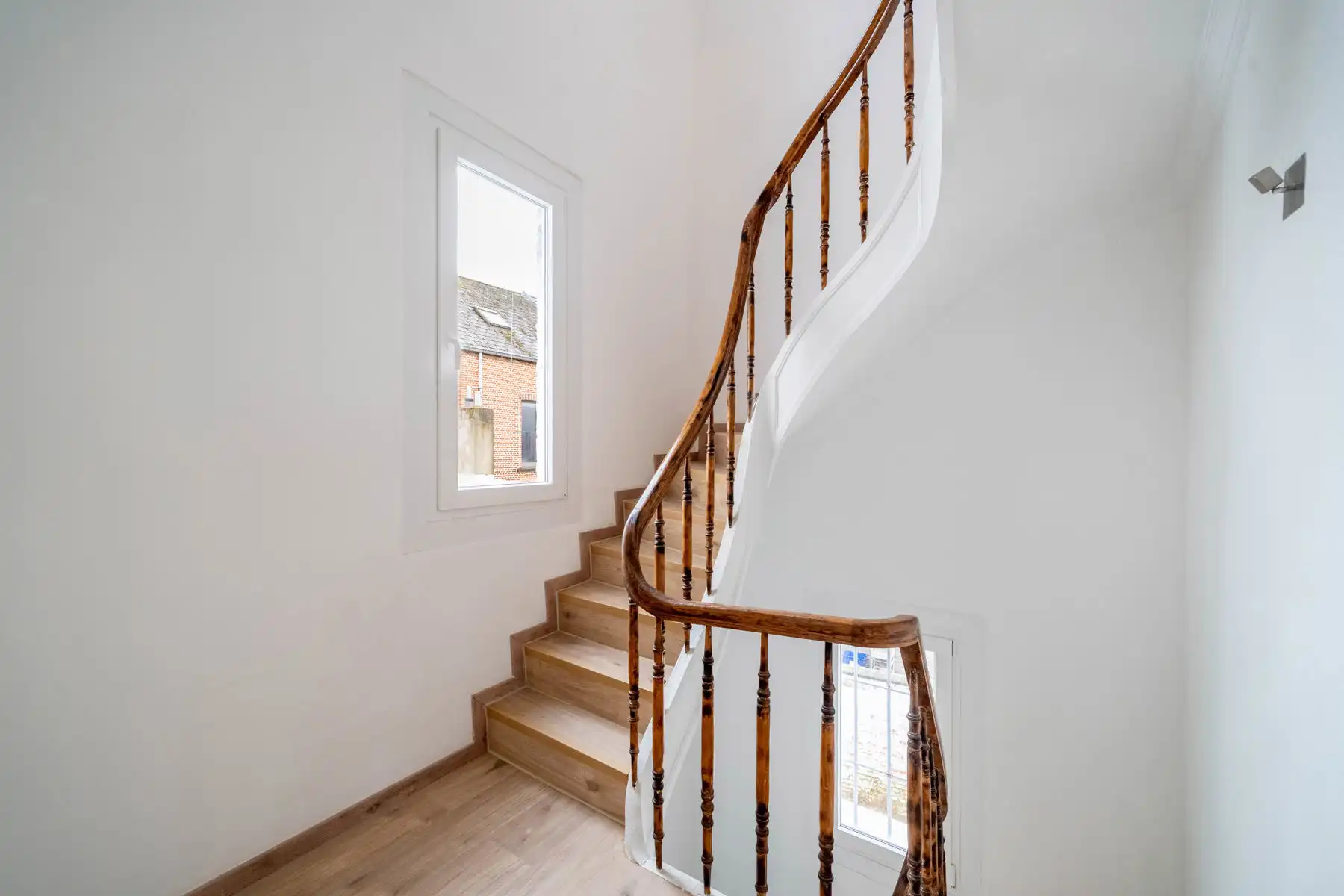 Karakteristieke HOB met 4 slpk in centrum Heist foto 19