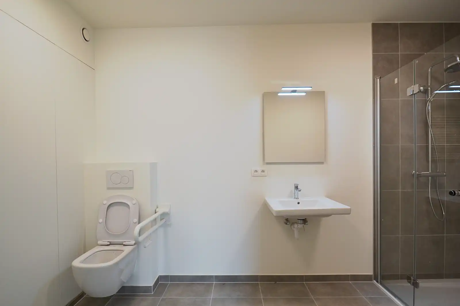 Éénkamerige assistentieflat in Izegem! foto 6