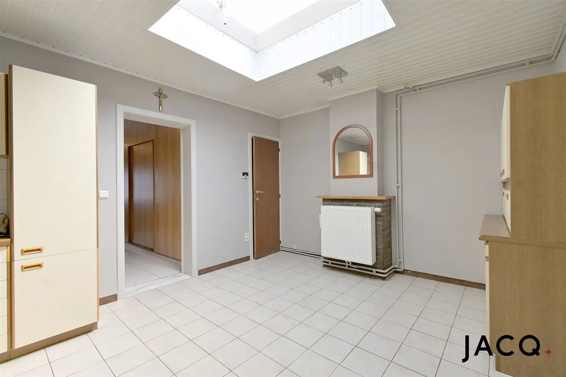 Te renoveren woning met 4 slpk's, terras (25m²) en garage! foto 8