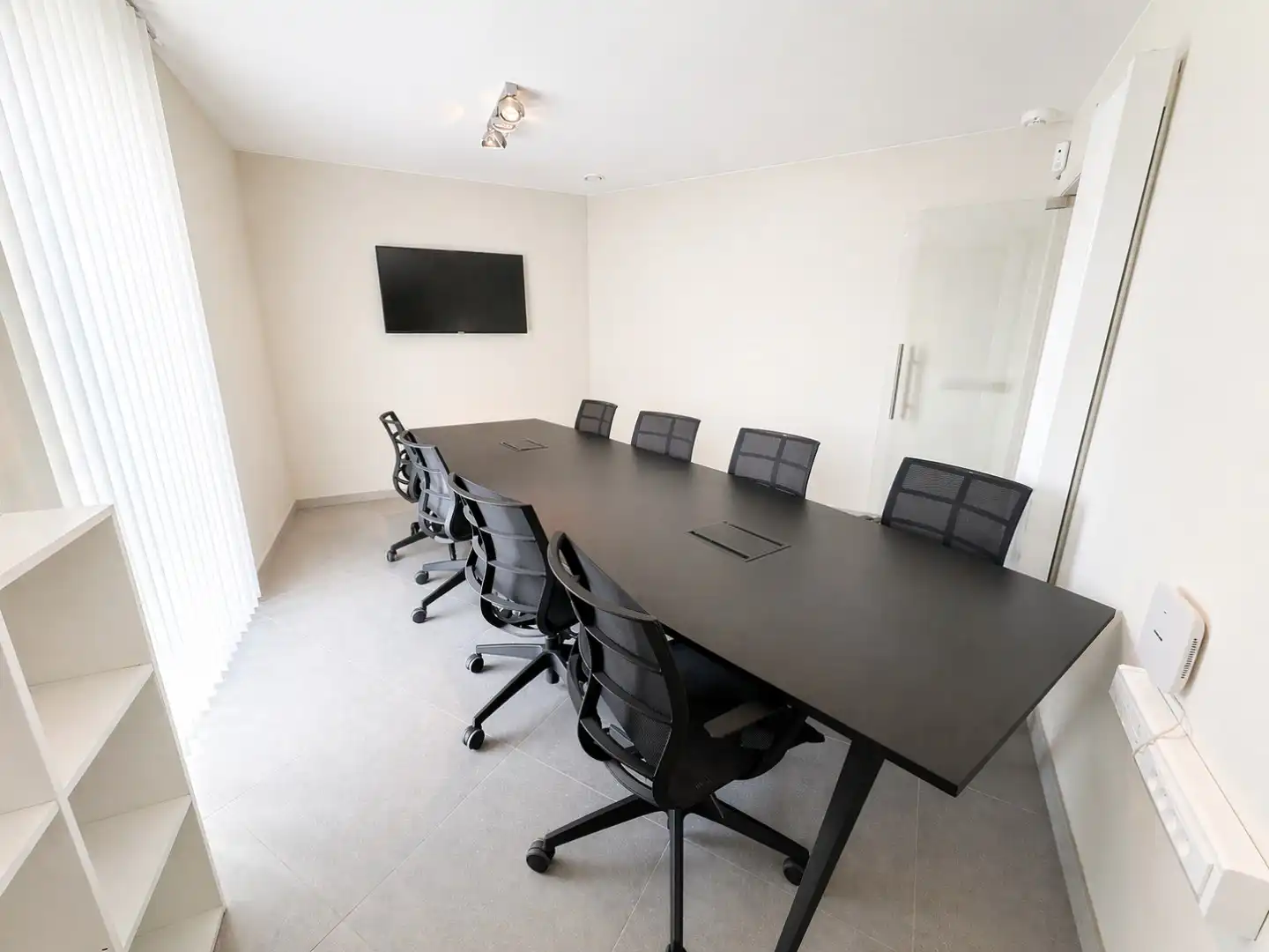 Instapklare kantoorruimte centrum Torhout, unieke kans! foto 6