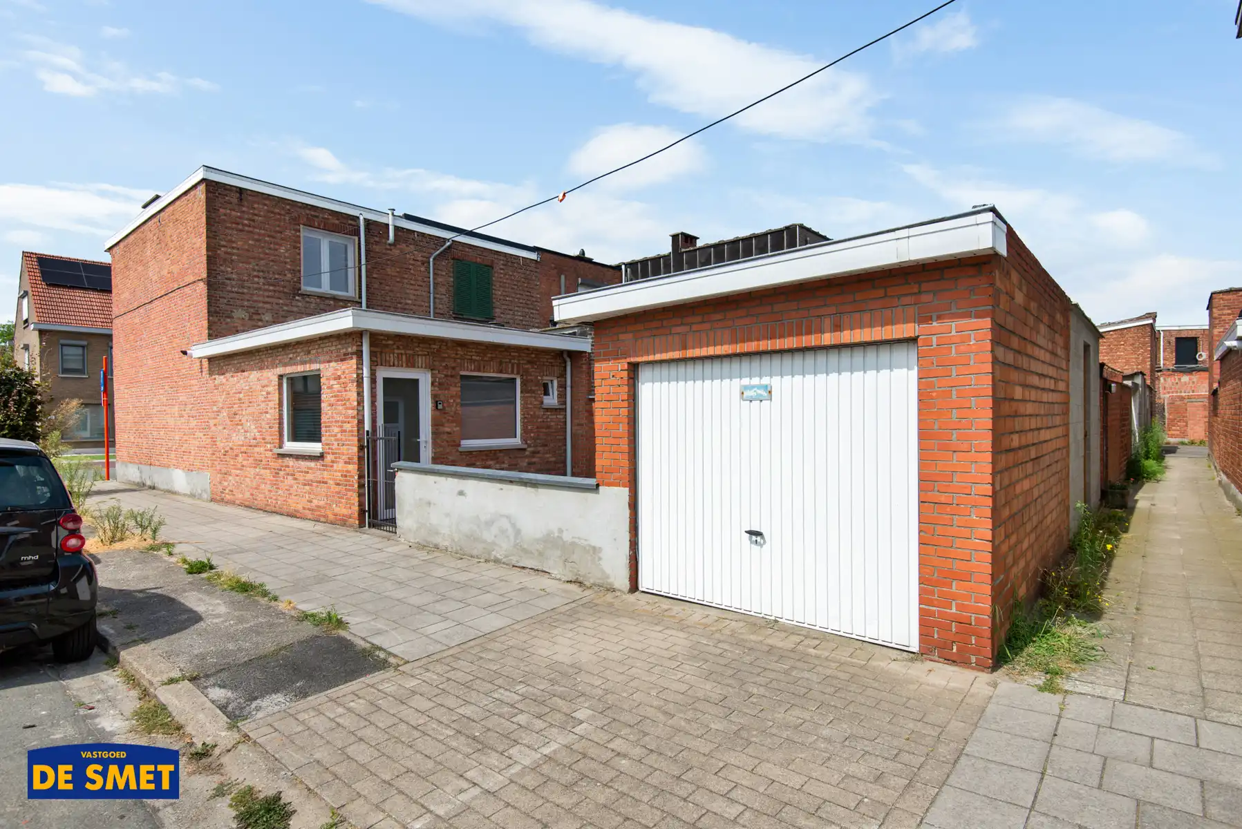 Volledig vernieuwde halfopen bebouwing met koer en garage foto 3