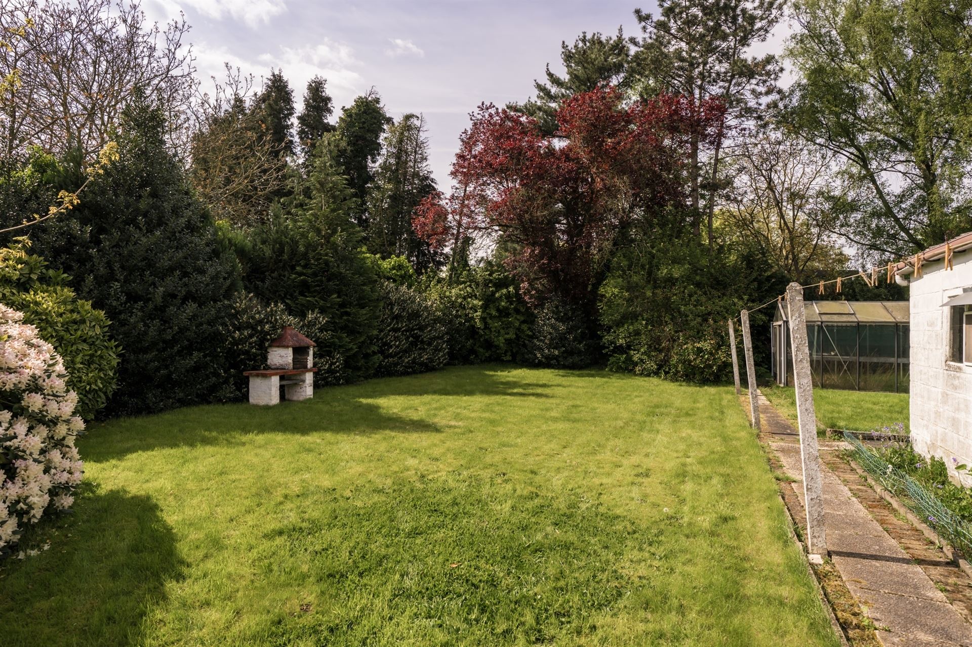 Zeer ruimte te renoveren woning op een terrein van 942 m² foto 28