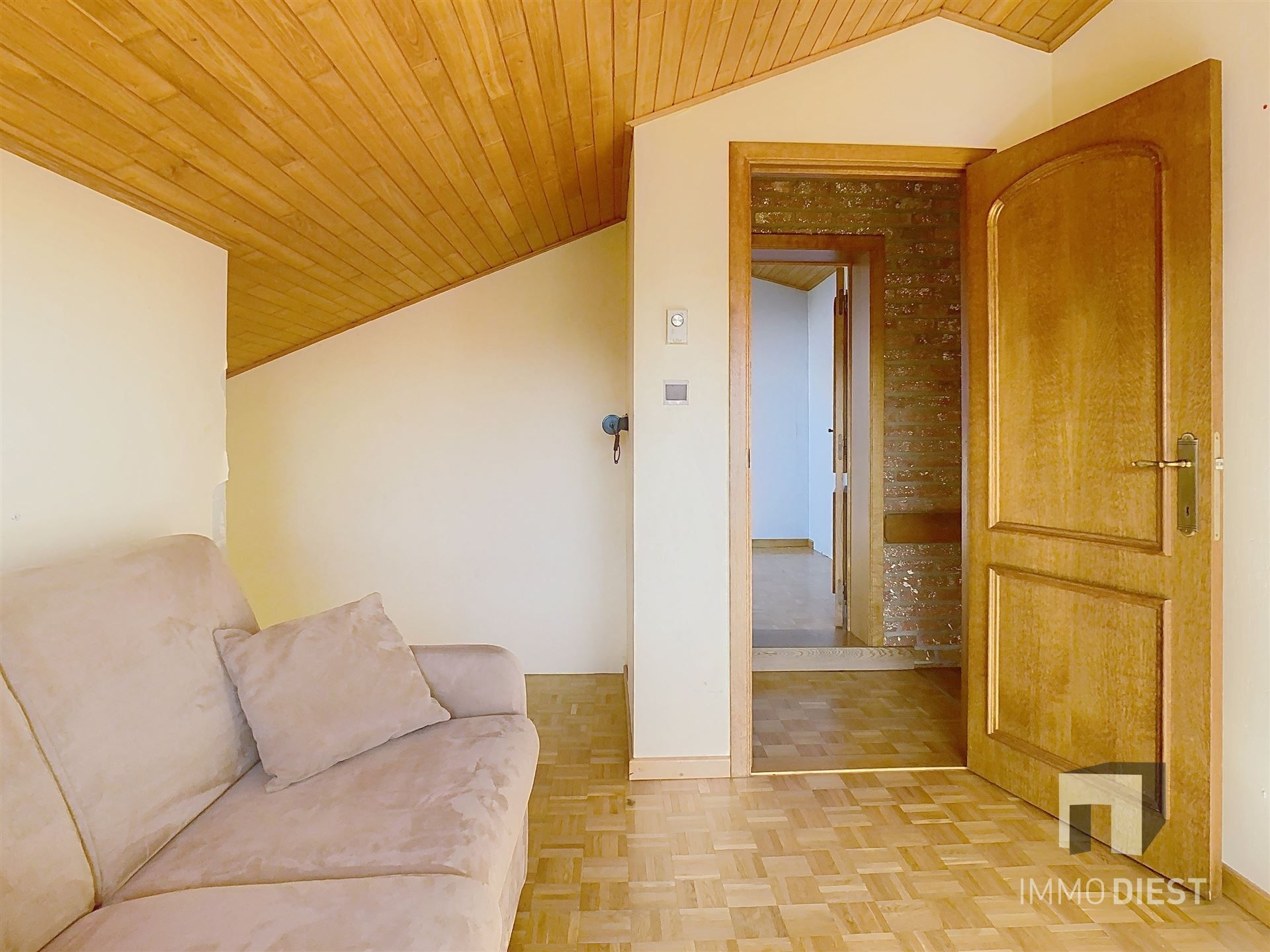 Op te frissen splitlevelwoning met karakter, ruimte en een prachtige tuin op toplocatie! foto 24