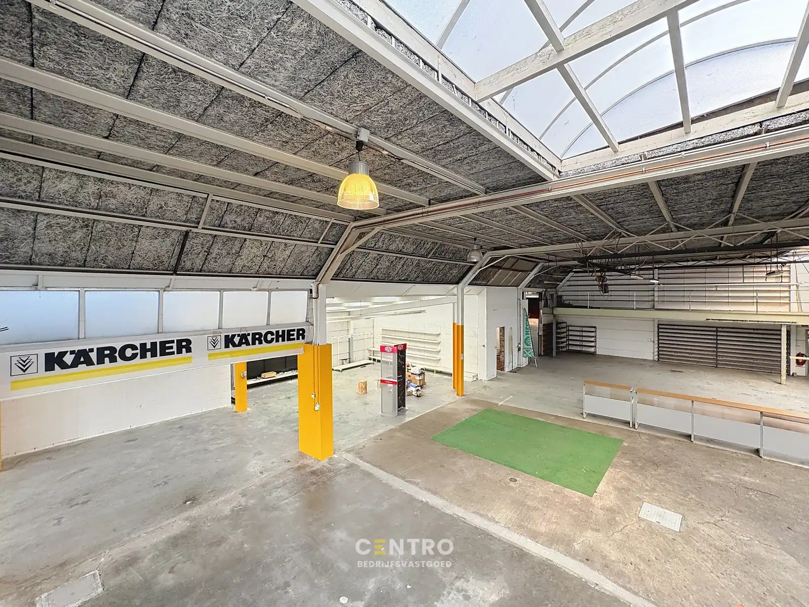 Opslagruimte met showroom en 3 verhuurde appartementen op 3.682m2! foto 25