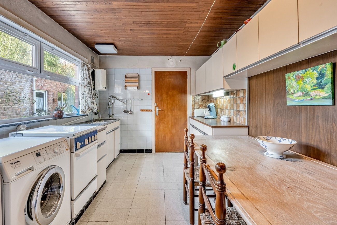 Gezellige, te renoveren, woning met charmante tuin aan een groenzone foto 6