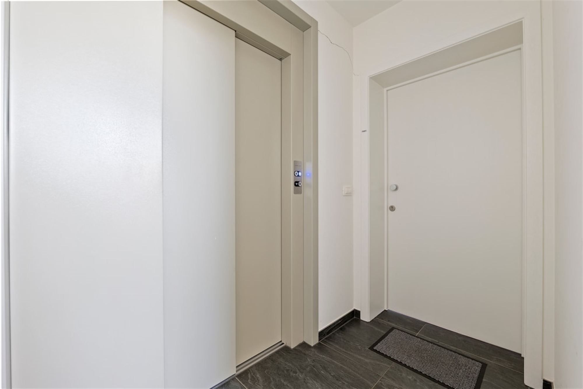 INSTAPKLAAR 2 SLK APPARTEMENT MET ONDERGRONDSE STAANPLAATS IN HARTJE MAASMECHELEN  foto 32