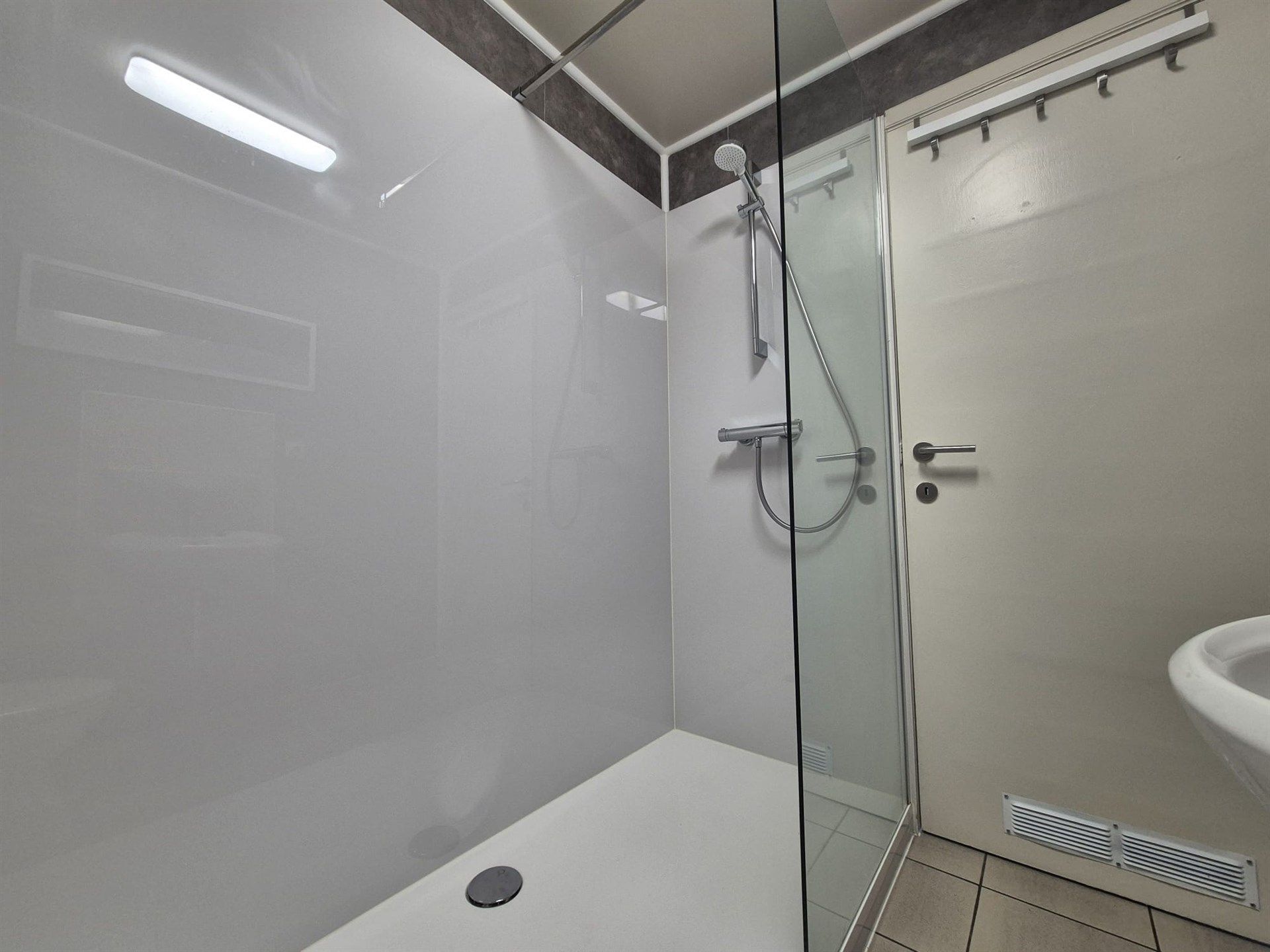 Knus appartement met 2 slaapkamers foto 14