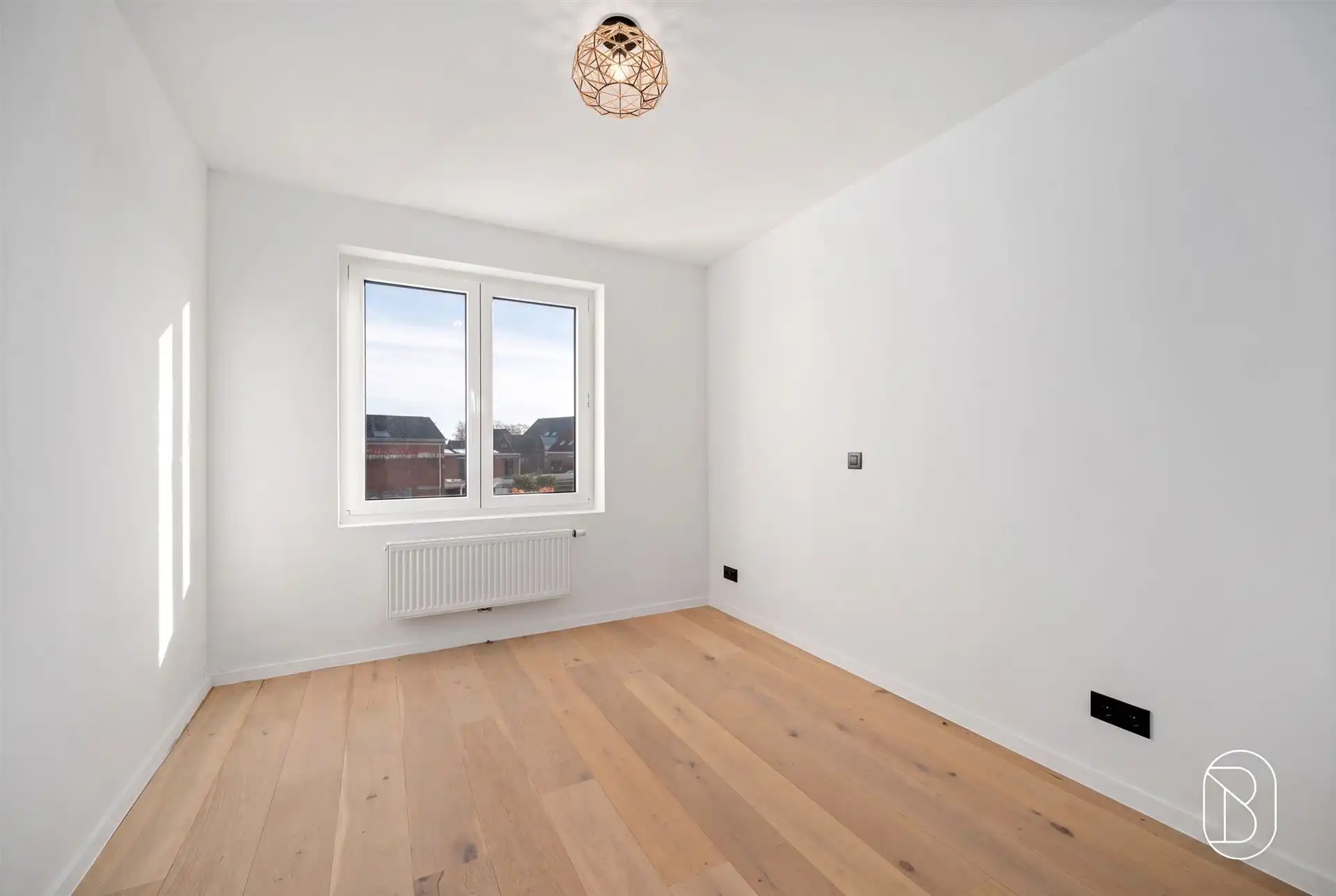 Gerenoveerd appartement met terras en garage in Wevelgem foto 8