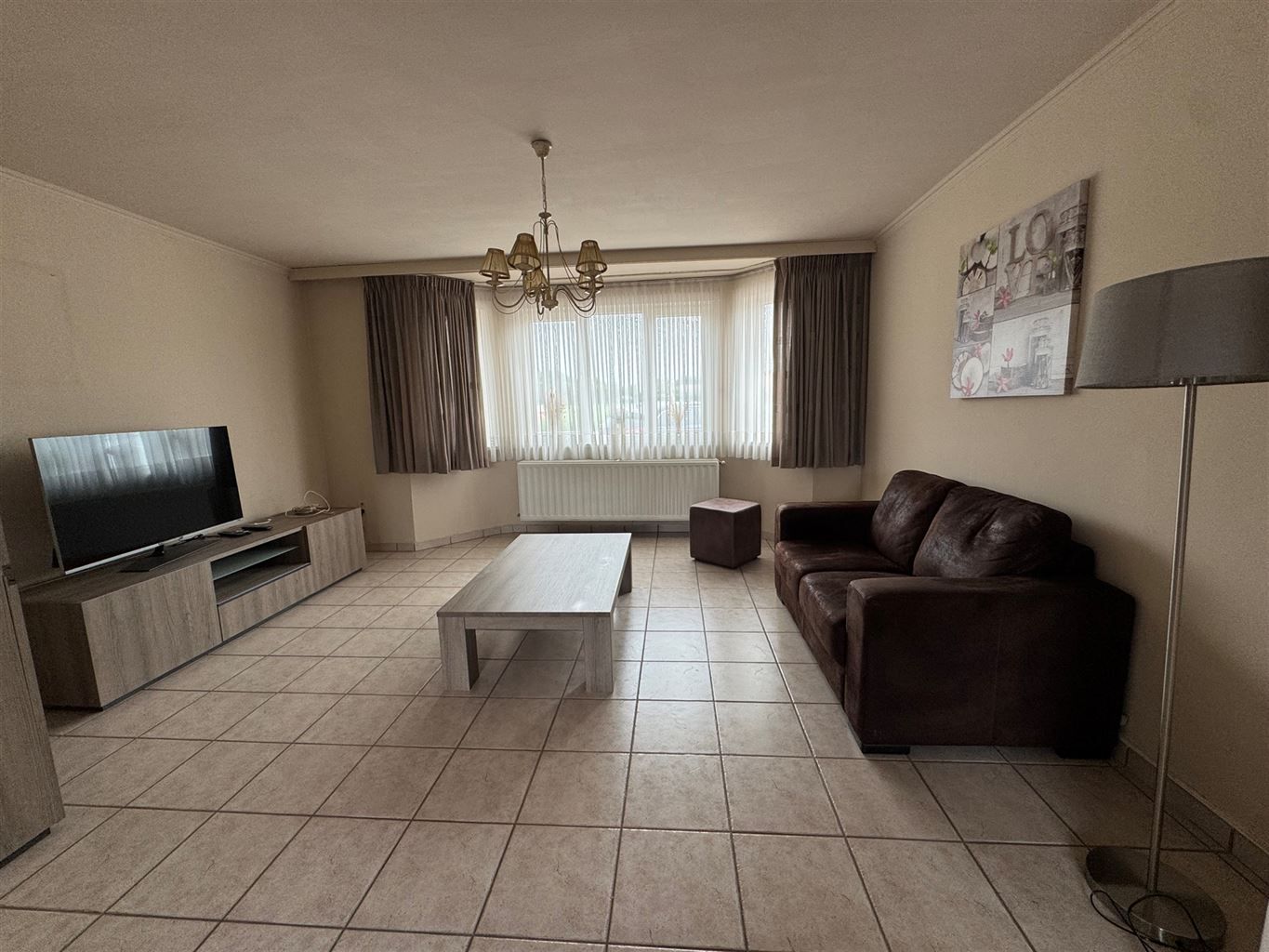 Ruim gelijkvloers appartement met 2 slaapkamers, terras en autostaanplaats te Kinrooi.  foto 2