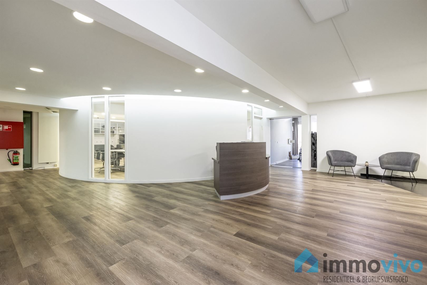 Plateau kantoren van 476 m², deels verhuurd op interessante locatie foto 3