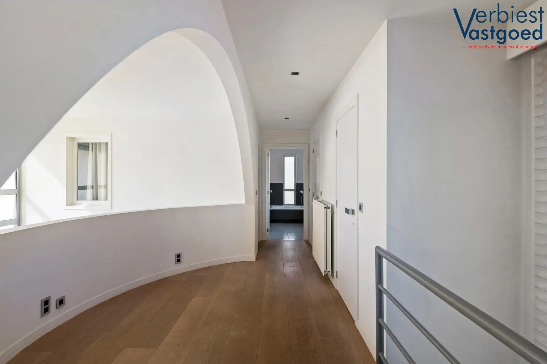 Exclusieve en lichtrijke villa met tuin op toplocatie foto 24