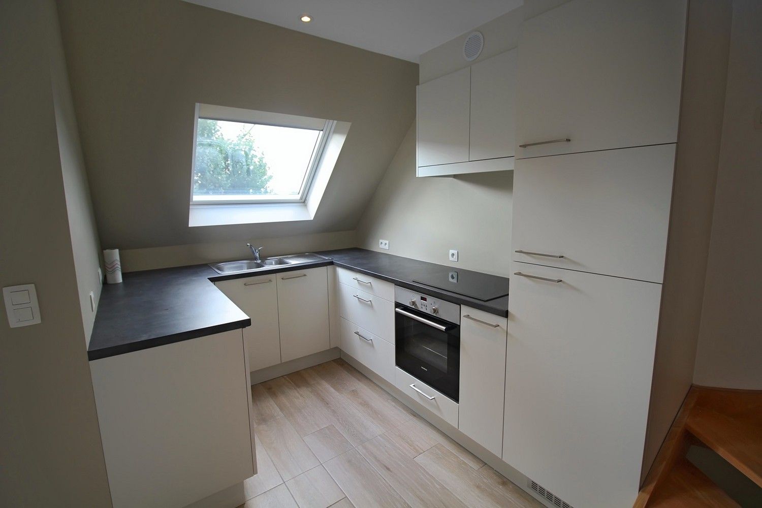 Ruim duplex appartement met 3 slaapkamers en garage! foto 5