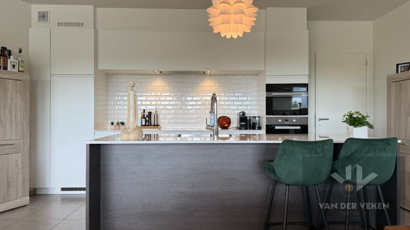 Unieke opportuniteit - hoekappartement Zuidzicht, vlak aan het water! foto 6