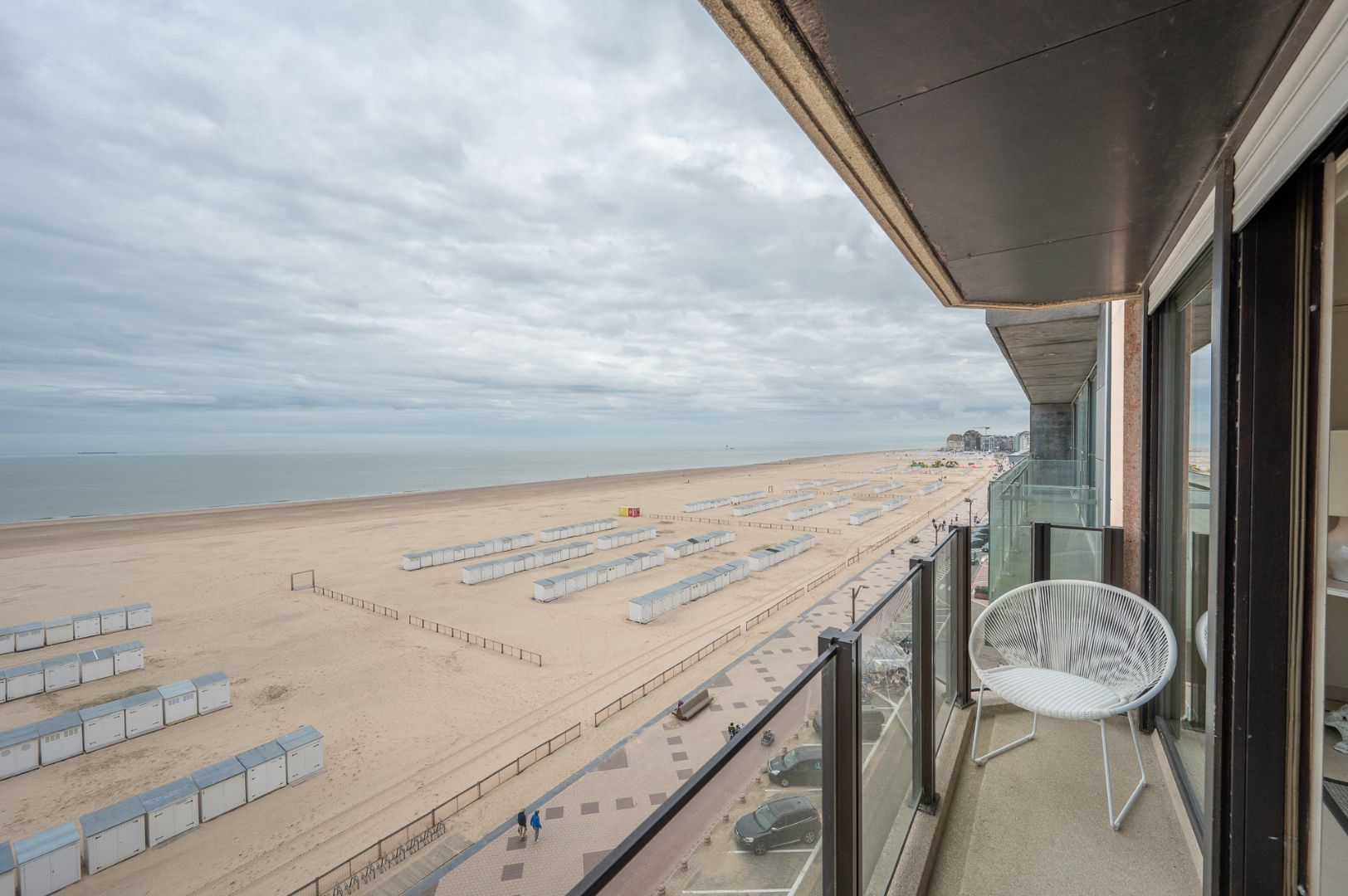 Ruim appartement met frontaal zeezicht op het Alberstrand foto 2