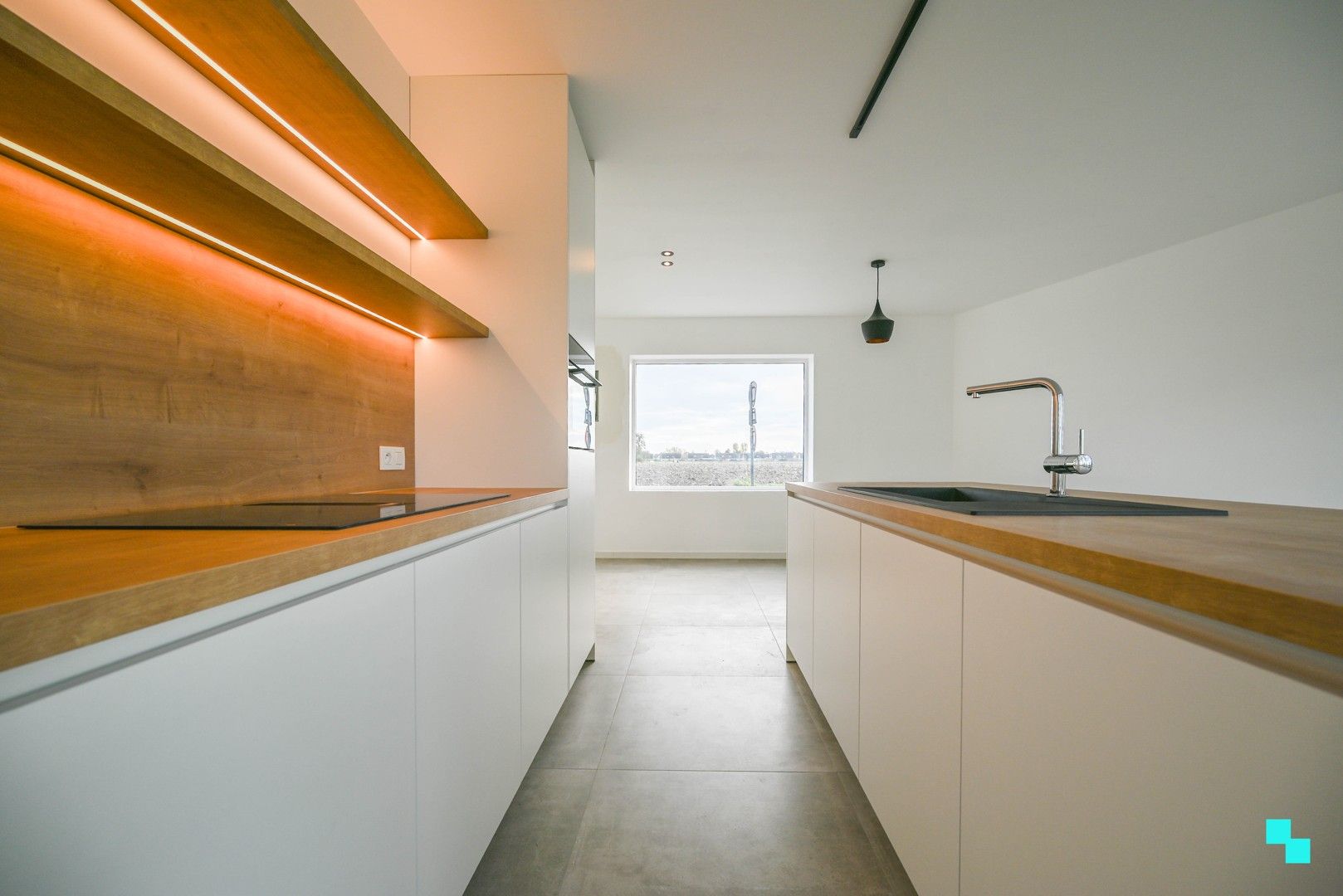 Volledig gerenoveerde woning met zicht op de velden foto 9