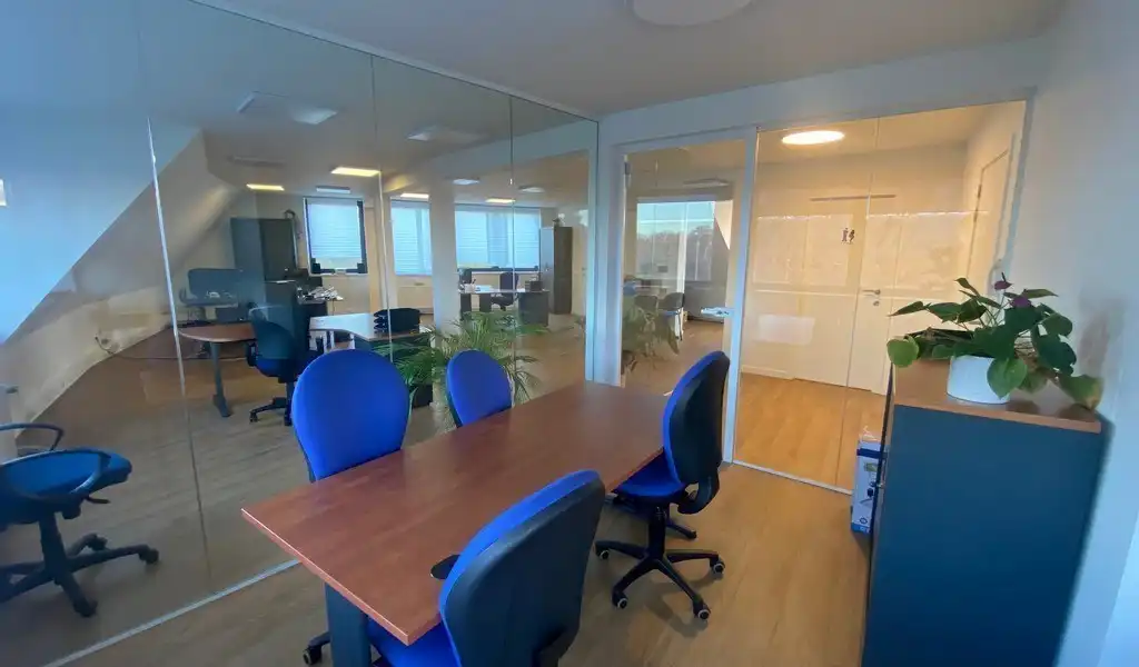 Instapklare kantoorruimte te huur vlakbij R4 in Gent foto 9