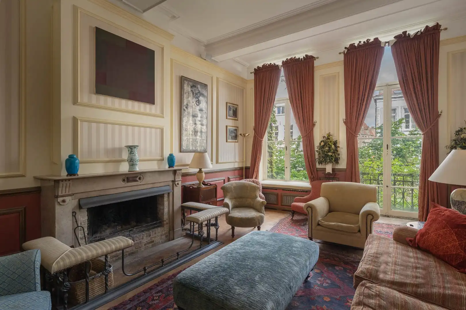 Monumentaal gerestaureerd herenhuis aan de Brugse Reien foto 5