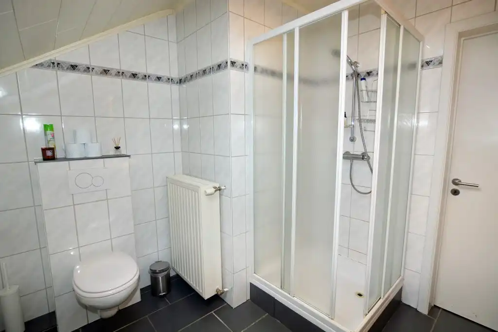 Instapklaar appartement met 2 slpks en tuintje. foto 12