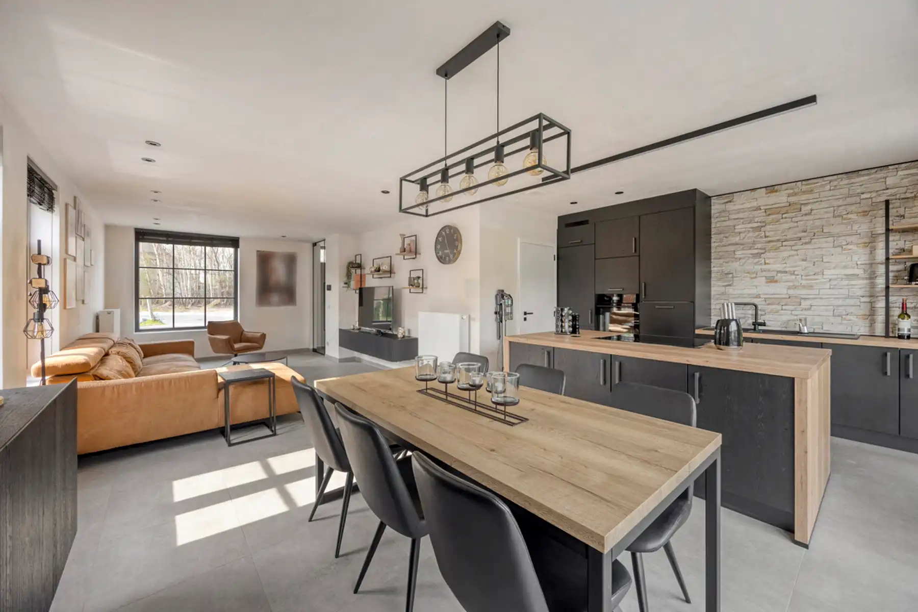 Smaakvolle nieuwbouwwoning op toplocatie met ruime oprit  foto {{pictureIndex}}