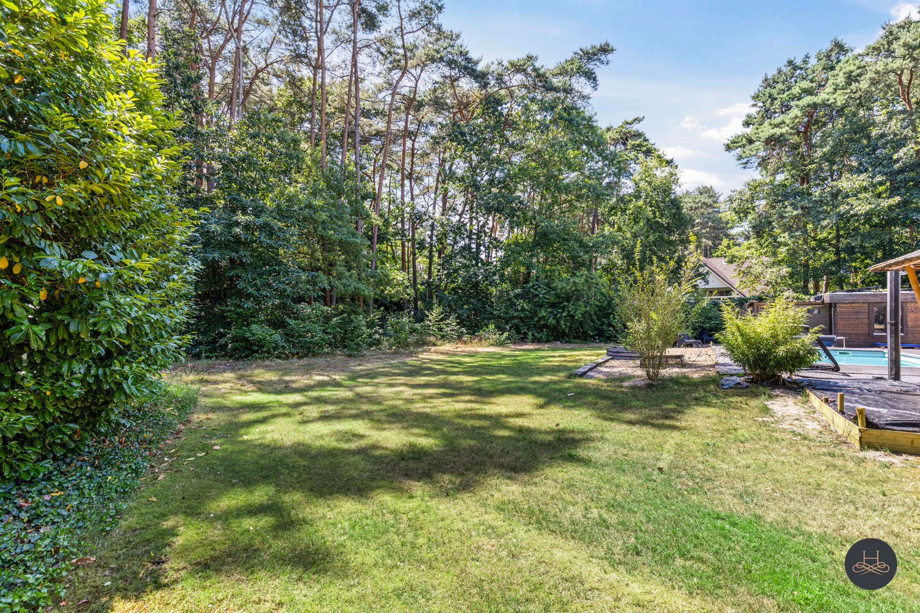 Unieke gerenoveerde villa in het groen met prachtig zwembad foto 7