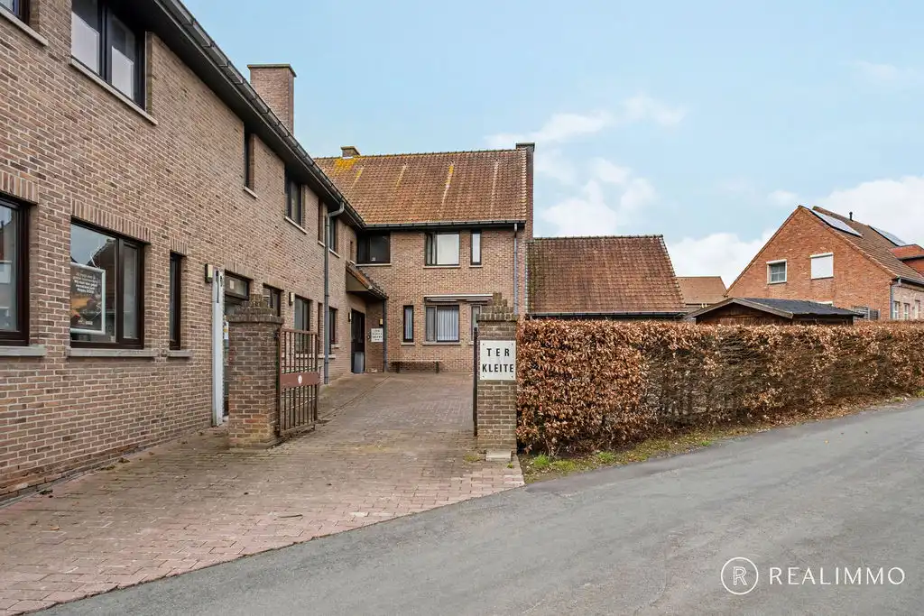 Polyvalente handelsruimte met ruime parking foto 2