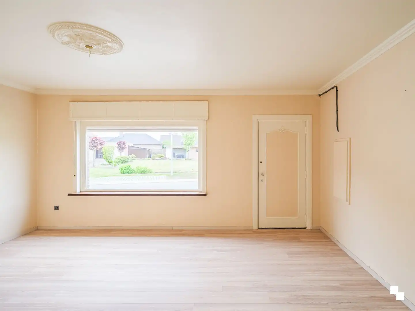 Ruime, te renoveren woning in het mooie Asper foto 2