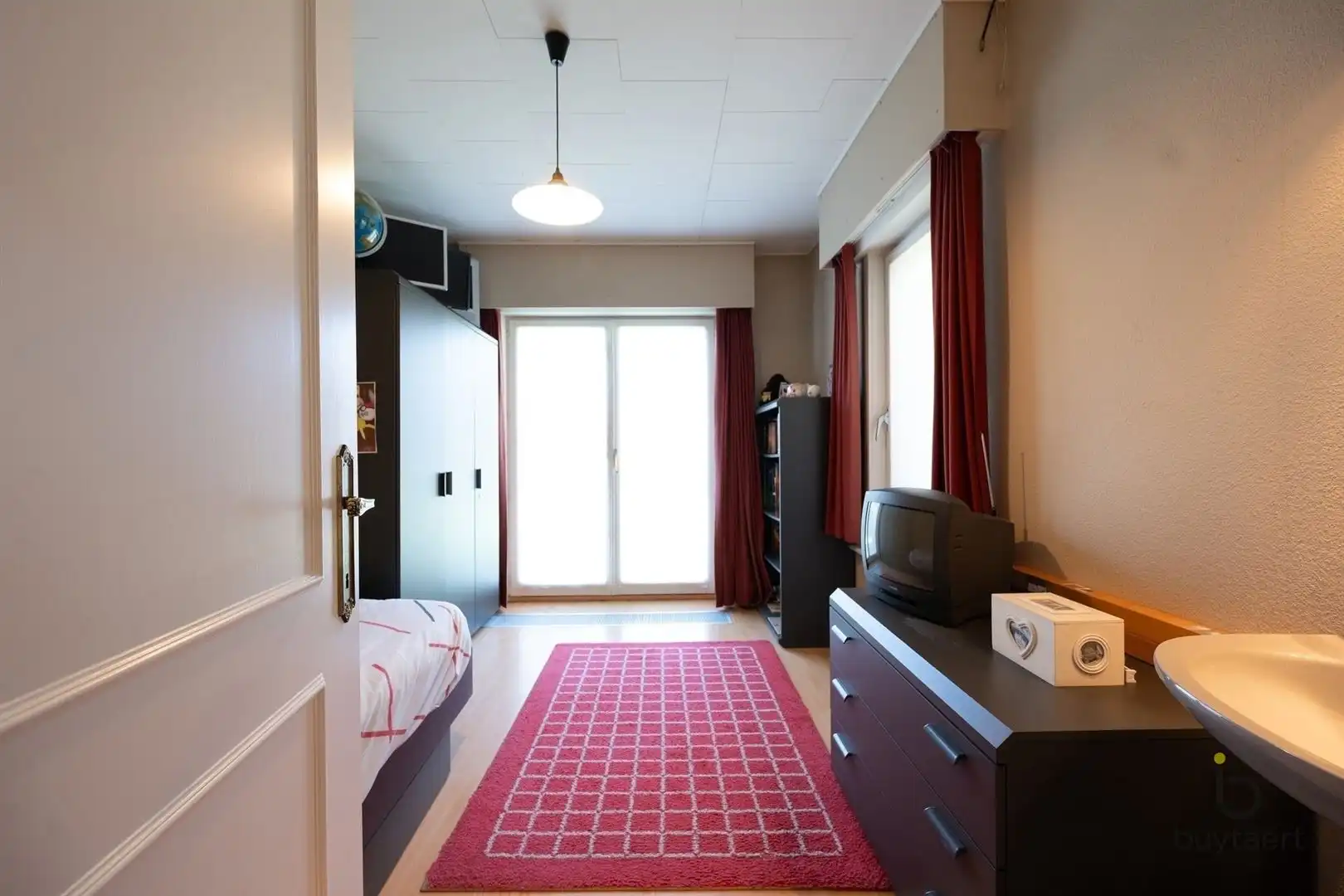 Aangenaam GELIJKVLOERS landhuis in een fijne en groene omgeving! foto 28