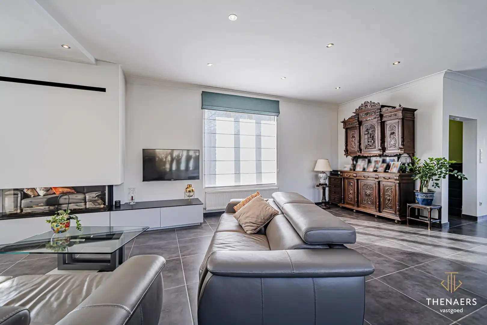 Karaktervolle en uitzonderlijk ruime woning met 5 slpks op&nbsp;een perceel van 36a 60ca. foto 4