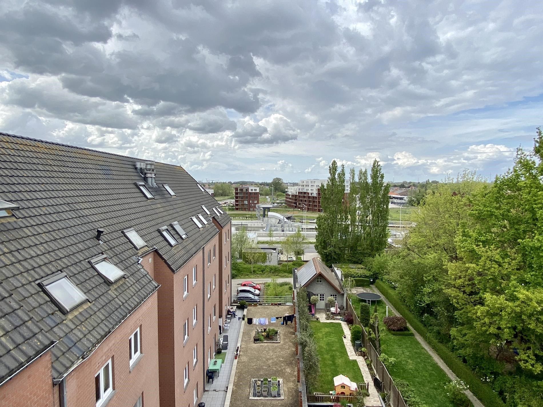 Hedendaags appartement met terras. foto 19