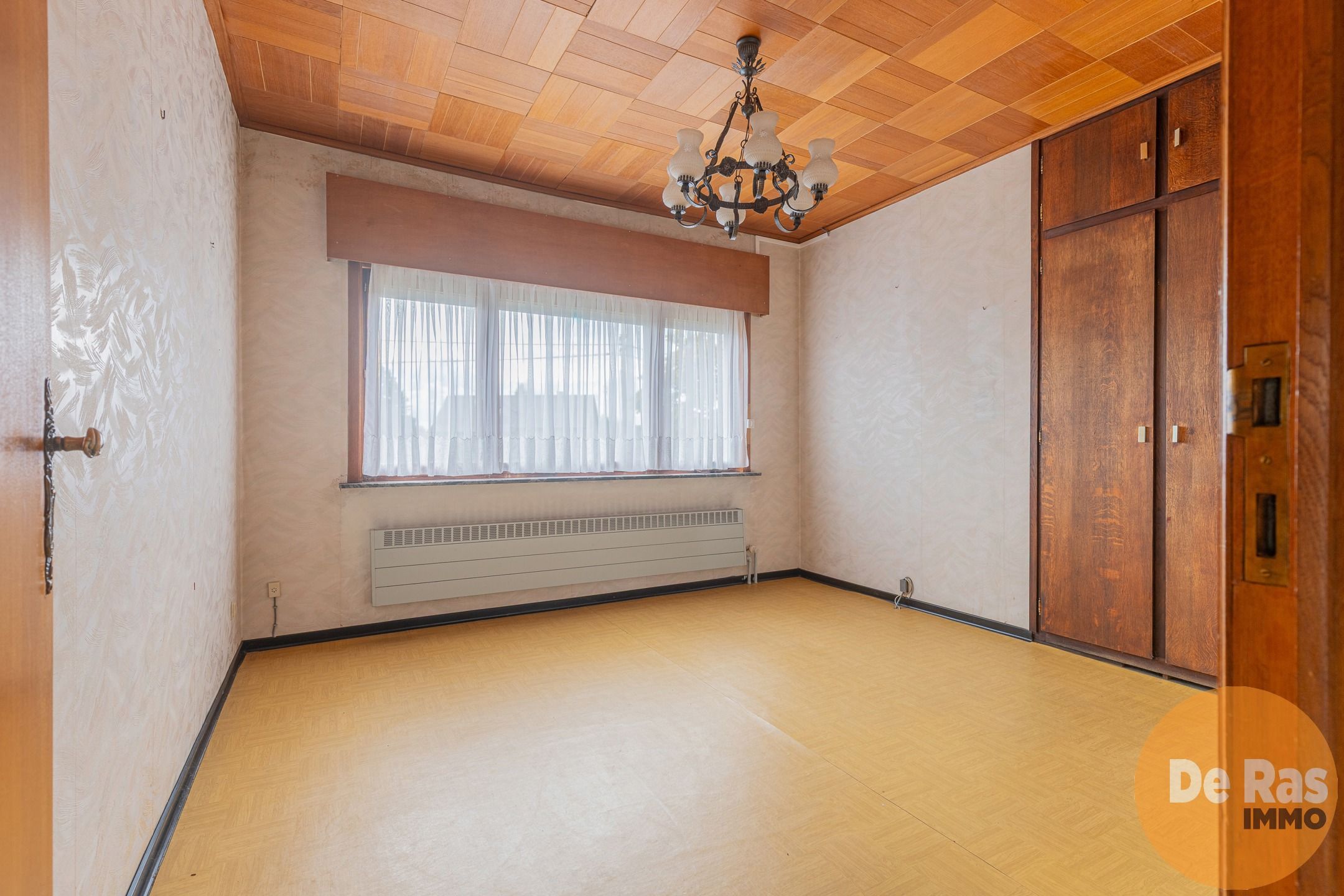LOKEREN -Landelijk gelegen bedrijfswoning met stallencomplex foto 9