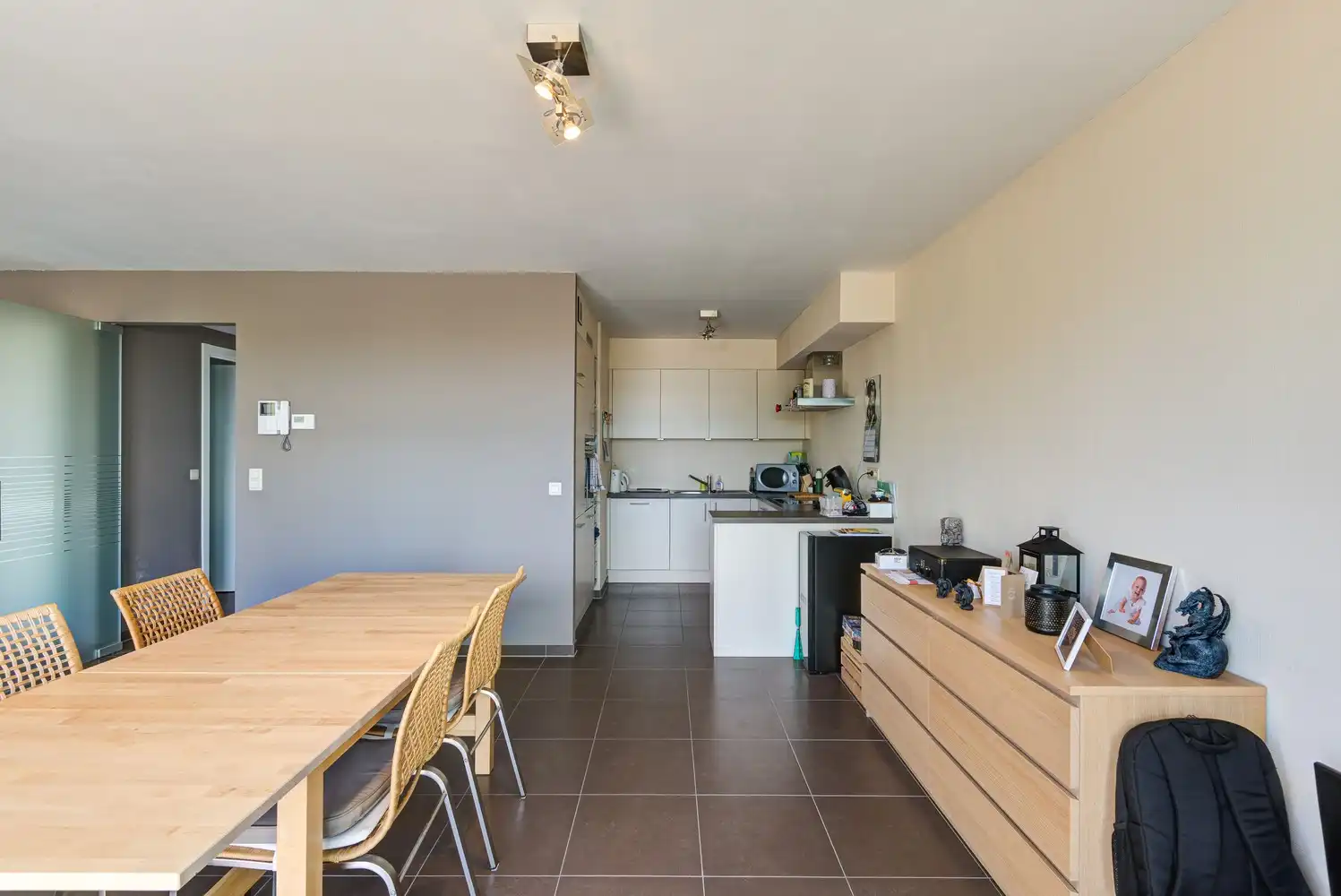 INSTAPKLAAR APPARTEMENT MET 2 SLAAPKAMERS EN AUTOTAANPLAATS NABIJ HET CENTRUM VAN BILZEN foto 8