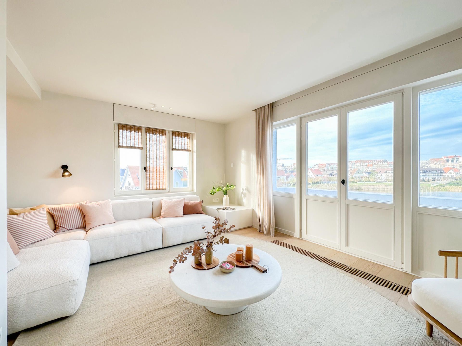 Hoofdfoto van de publicatie: Uitzonderlijk mooi, tijdloos GERENOVEERD 4-slpk. appartement