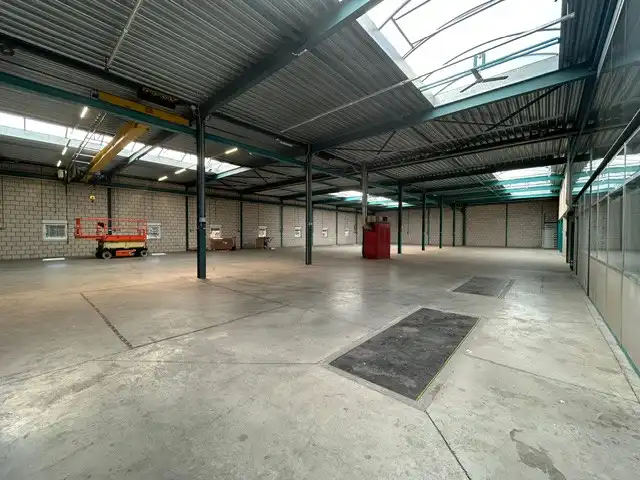BEDRIJFSPAND MET CONCIERGEWONING foto 63